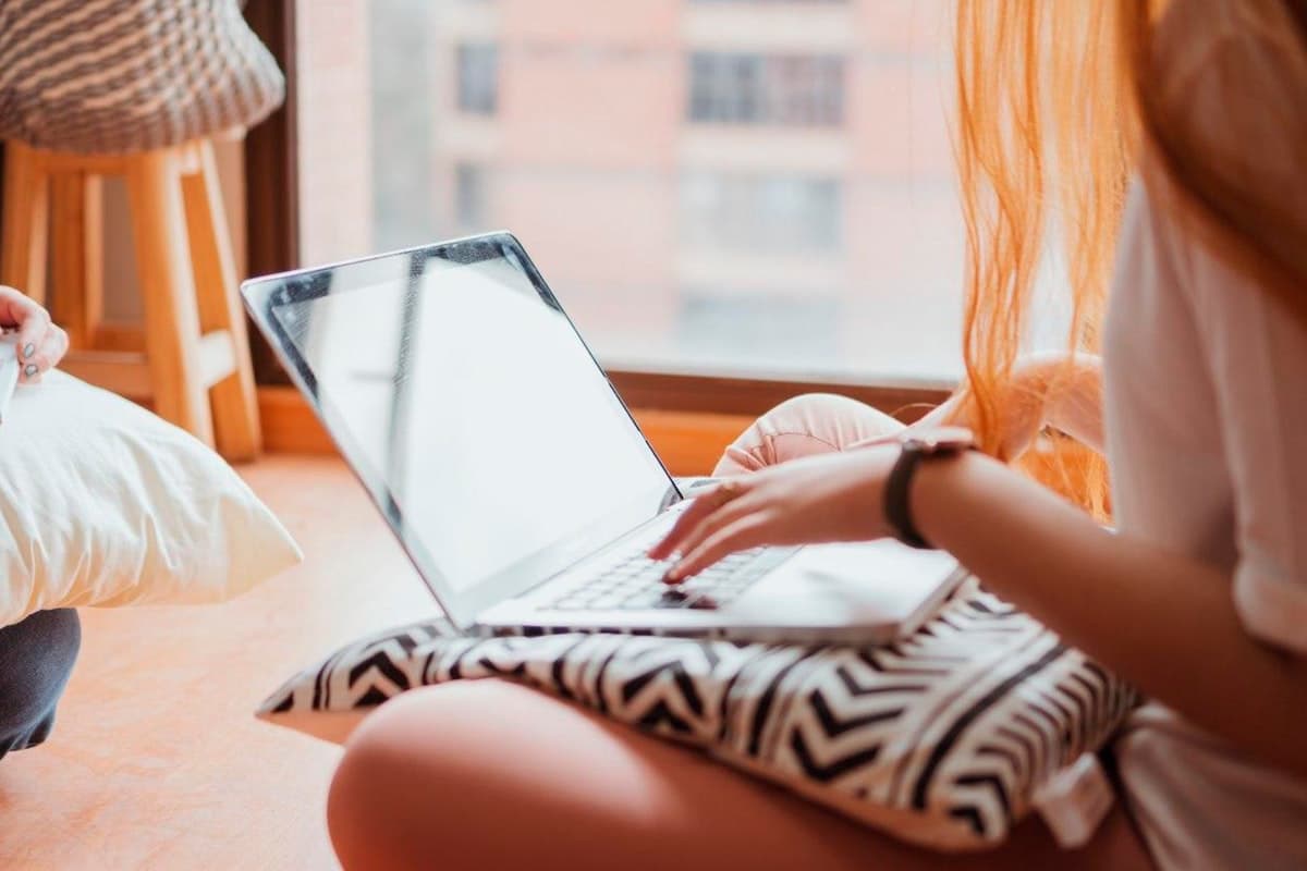 woman on her laptop likely searching for real estate crowdfunding for non accredited investors
