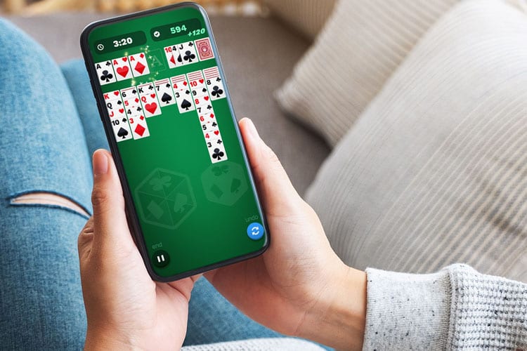 play solitaire for money